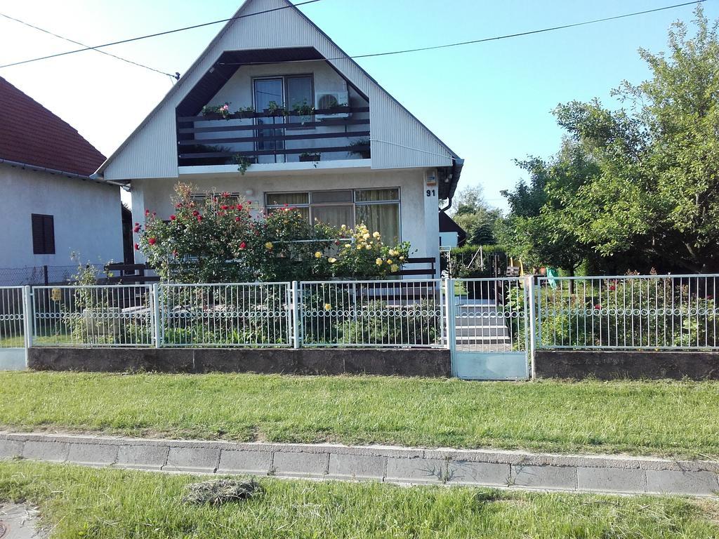 Villa Janos Nyaralo à Balatonmáriafürdő Extérieur photo